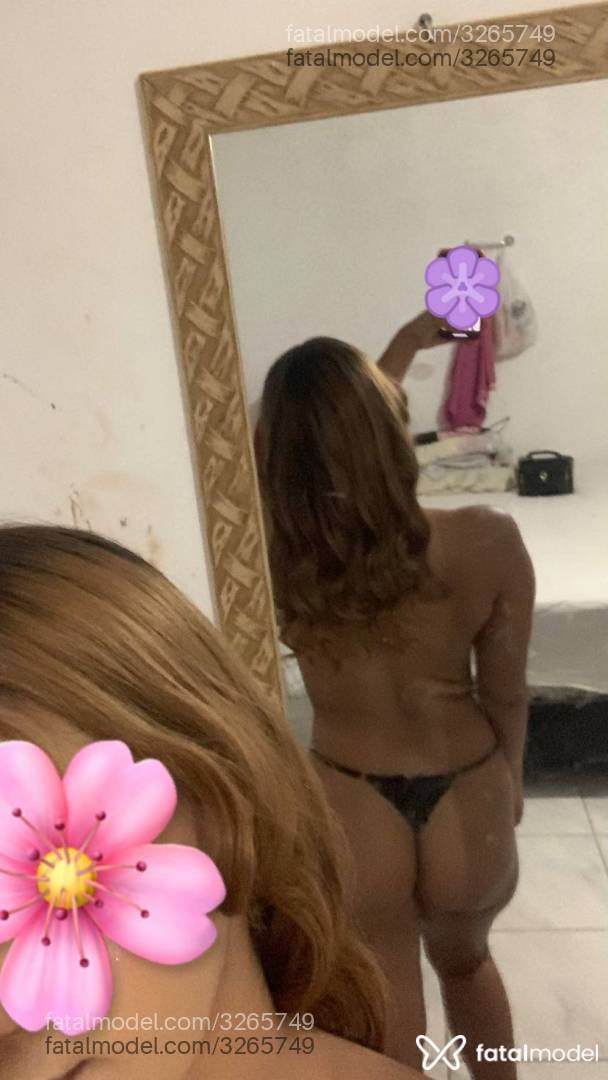 Acompanhante mulher ruiva (o) de olhos castanhos - Helena