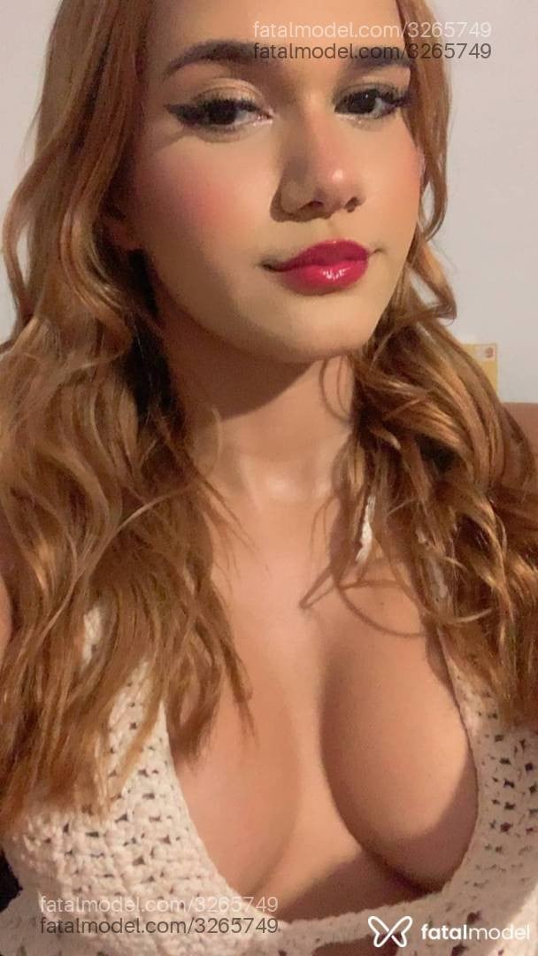 Acompanhante mulher ruiva (o) de olhos castanhos - Helena