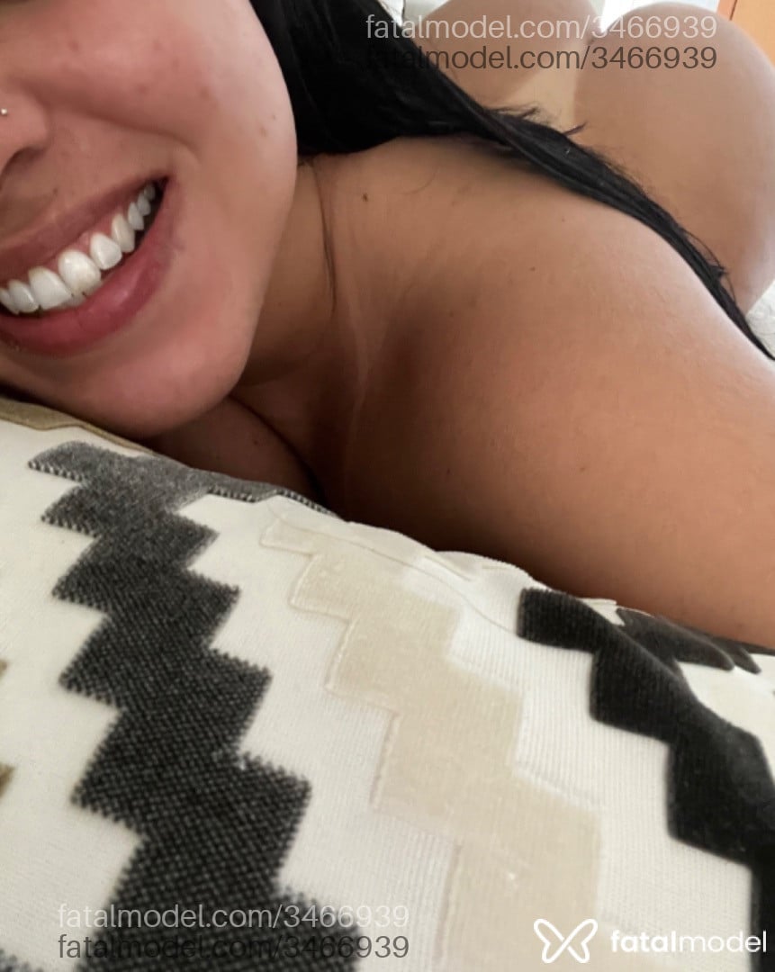 Acompanhante mulher morena (o) de olhos castanhos - Agáta Martins