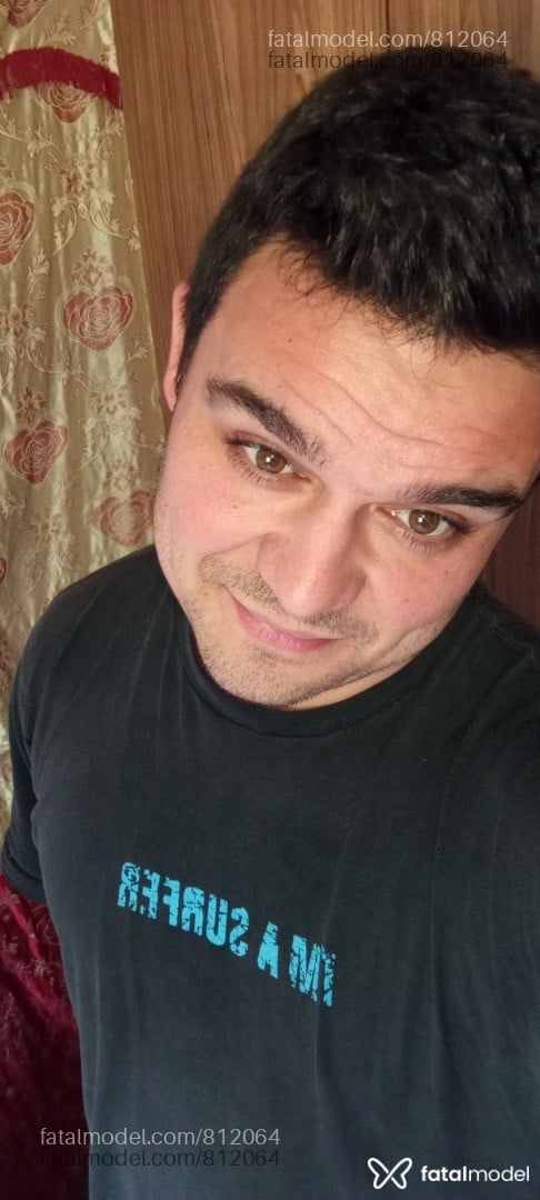 Acompanhante homem com cabelo castanho de olhos castanhos - Mano Eros