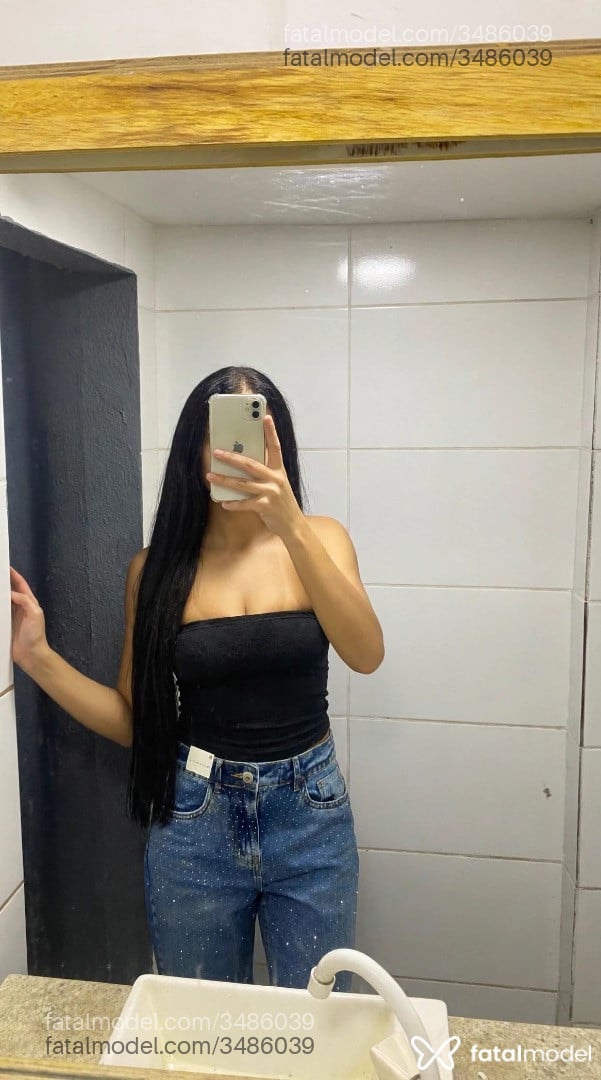 Acompanhante mulher com cabelo castanho de olhos castanhos - Milena Carvalho