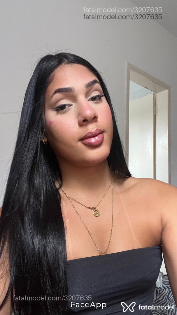 Acompanhante mulher trans com cabelo castanho de olhos castanhos - Jujuh