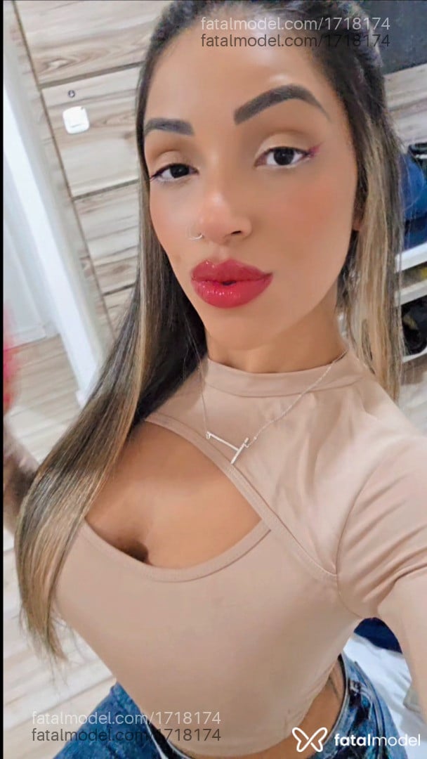 Acompanhante mulher com cabelo castanho de olhos castanhos - Alanahot