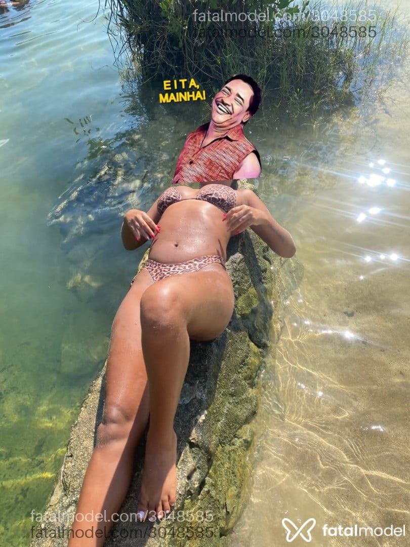 Acompanhante mulher morena (o) de olhos castanhos - Karolina
