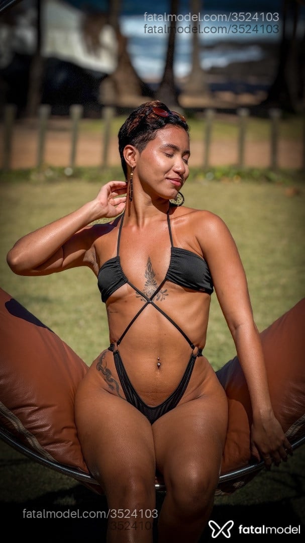 Acompanhante mulher morena (o) de olhos castanhos - Victoria Maria