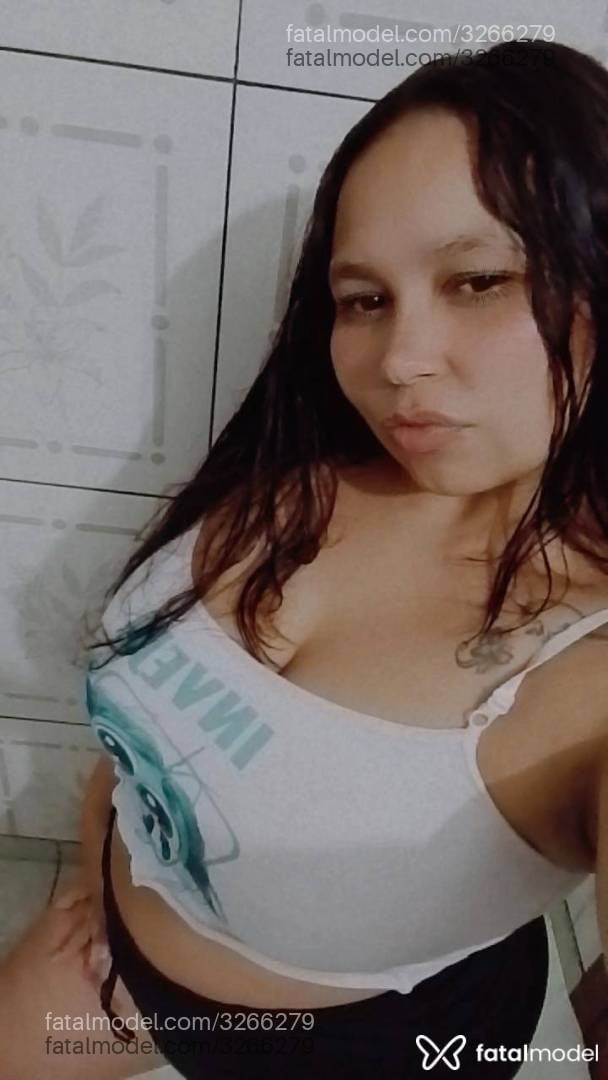 Acompanhante mulher morena (o) de olhos castanhos - Clistau