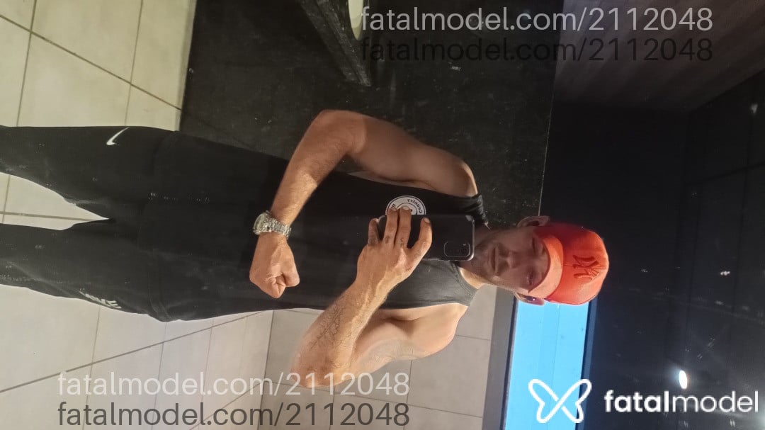 Acompanhante homem com cabelo castanho de olhos castanhos - Marcos