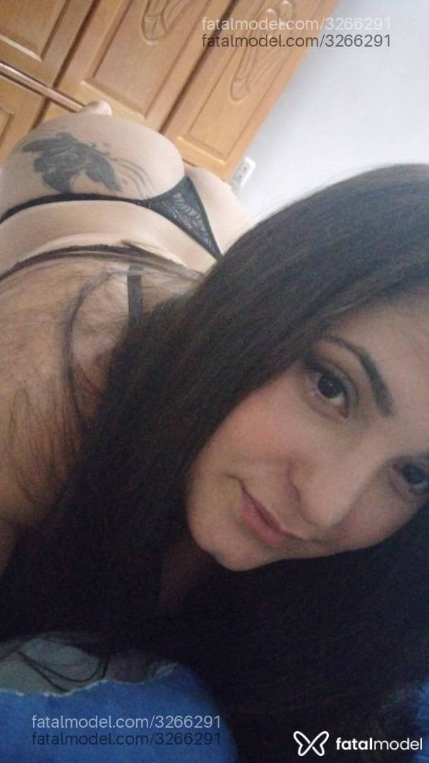 Acompanhante mulher com cabelo castanho de olhos pretos - Thais Souza