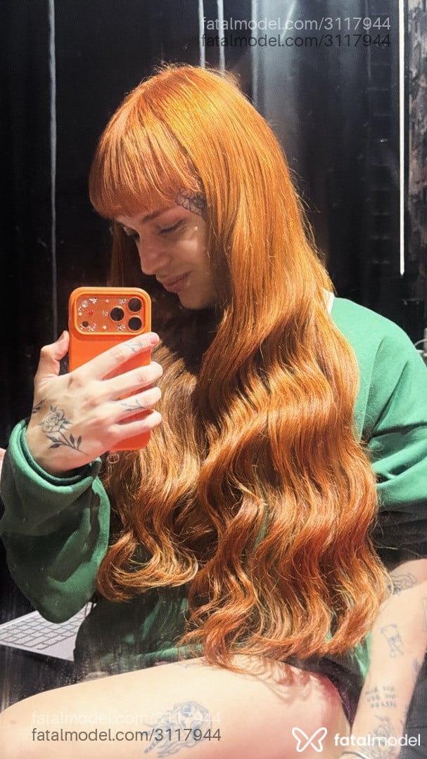 Acompanhante mulher trans loira (o) de olhos mel - Stella Raven