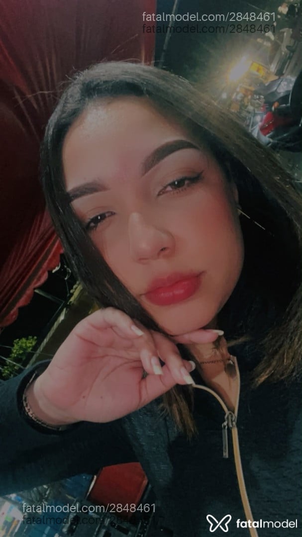 Acompanhante mulher com cabelo castanho de olhos castanhos - Luara