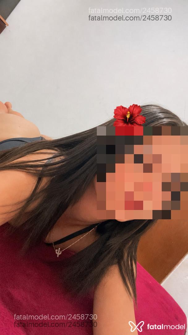 Acompanhante mulher com cabelo castanho de olhos castanhos - Esther Nômade