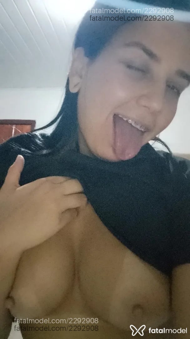 Acompanhante mulher morena (o) de olhos castanhos - Roberta Campos