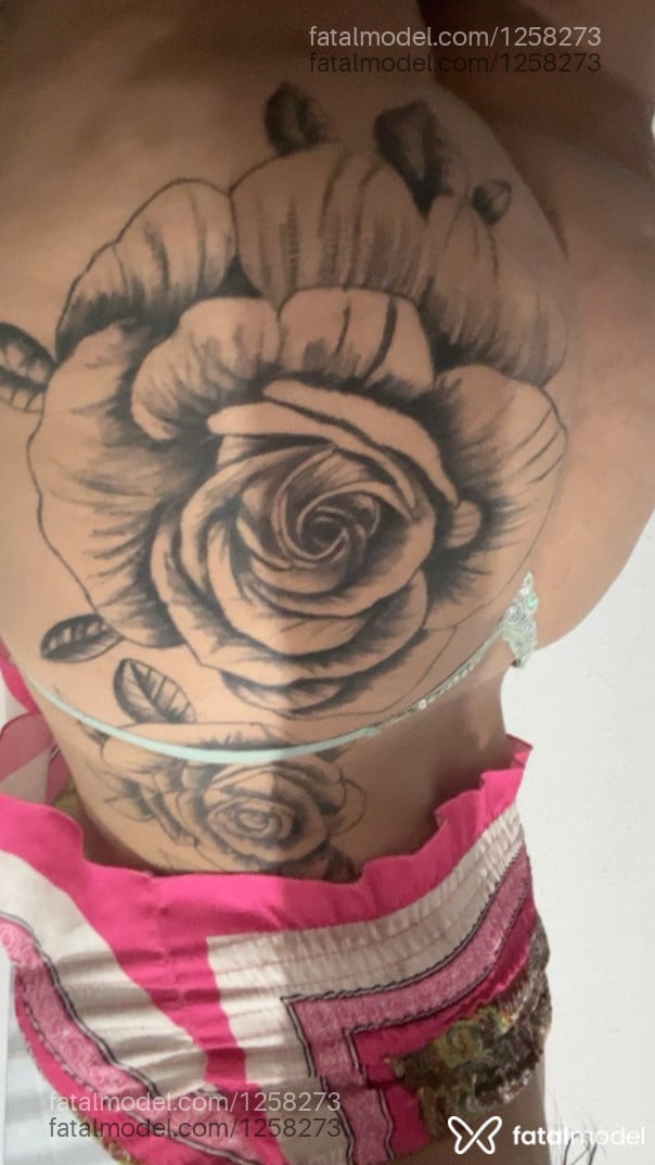Acompanhante mulher com cabelo castanho de olhos mel - Lorena Oliveira