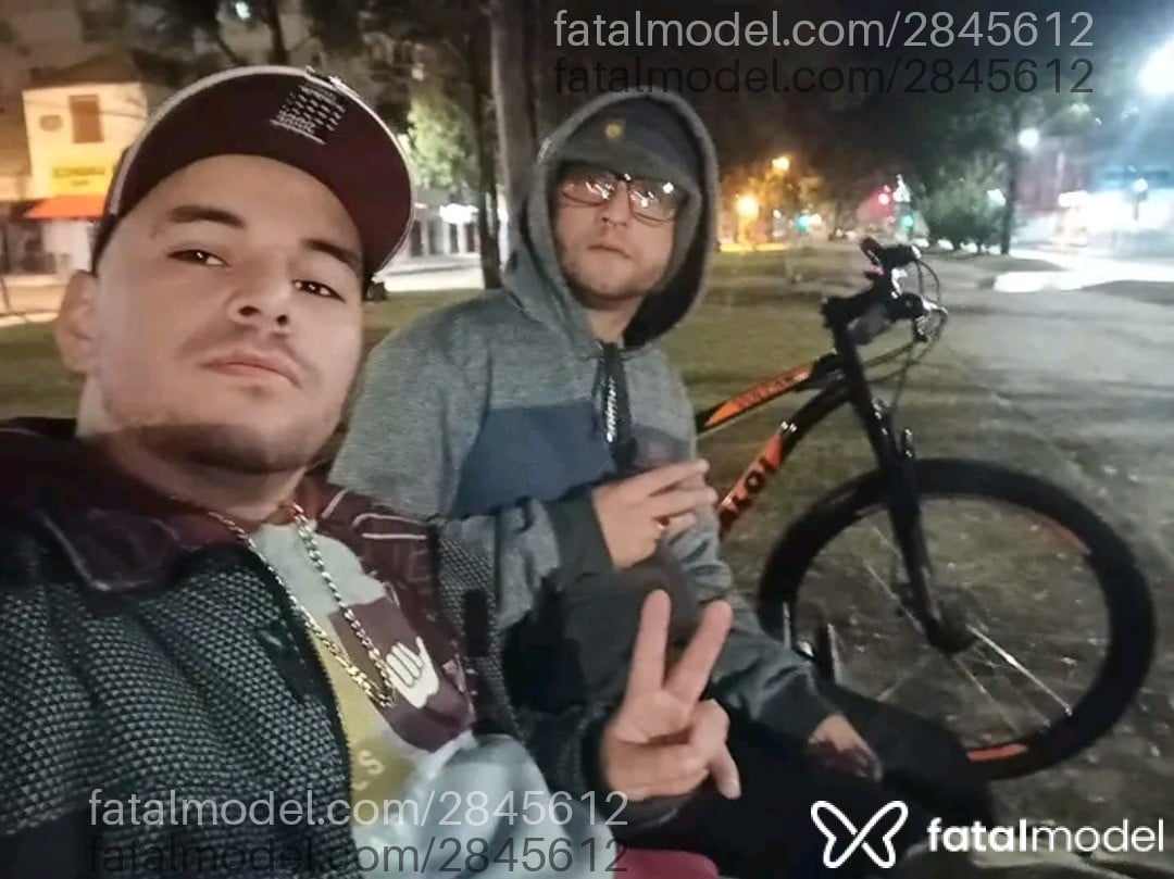 Acompanhante homem morena (o) de olhos castanhos - Acompanhante