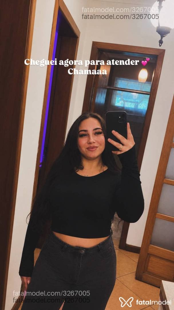 Acompanhante mulher com cabelo castanho de olhos verdes - Camilla Fischer