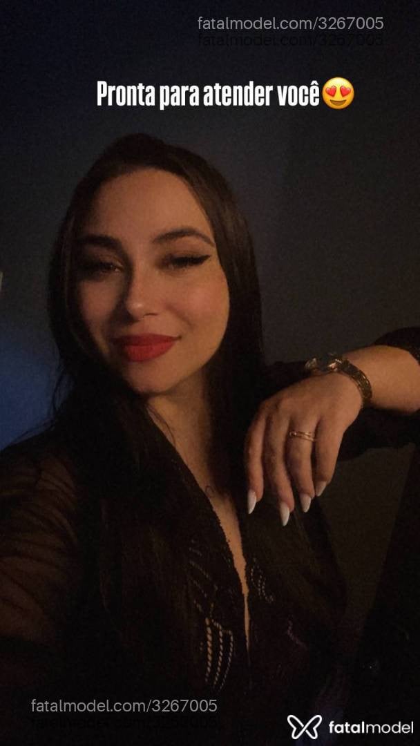 Acompanhante mulher com cabelo castanho de olhos verdes - Camilla Fischer