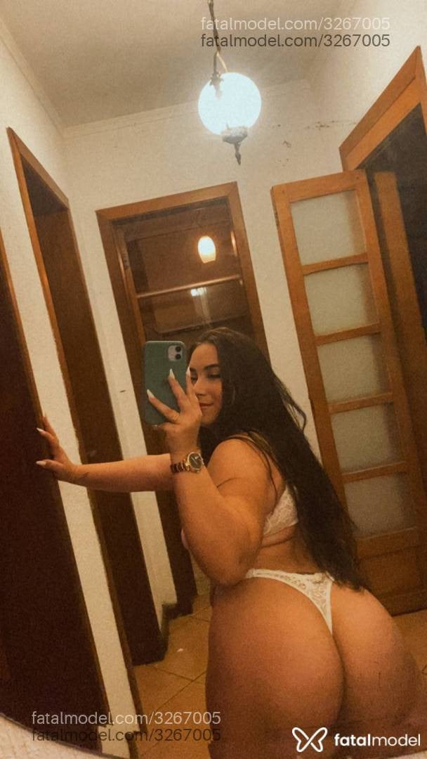 Acompanhante mulher com cabelo castanho de olhos verdes - Camilla Fischer