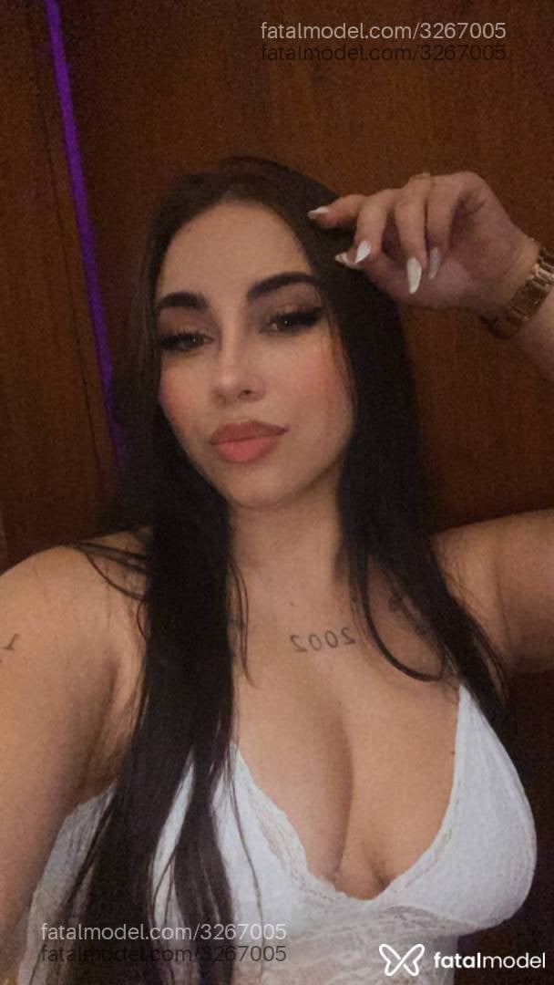 Acompanhante mulher com cabelo castanho de olhos verdes - Camilla Fischer