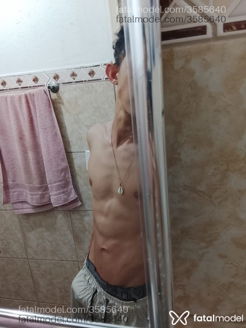 Acompanhante homem morena (o) de olhos castanhos - Gother