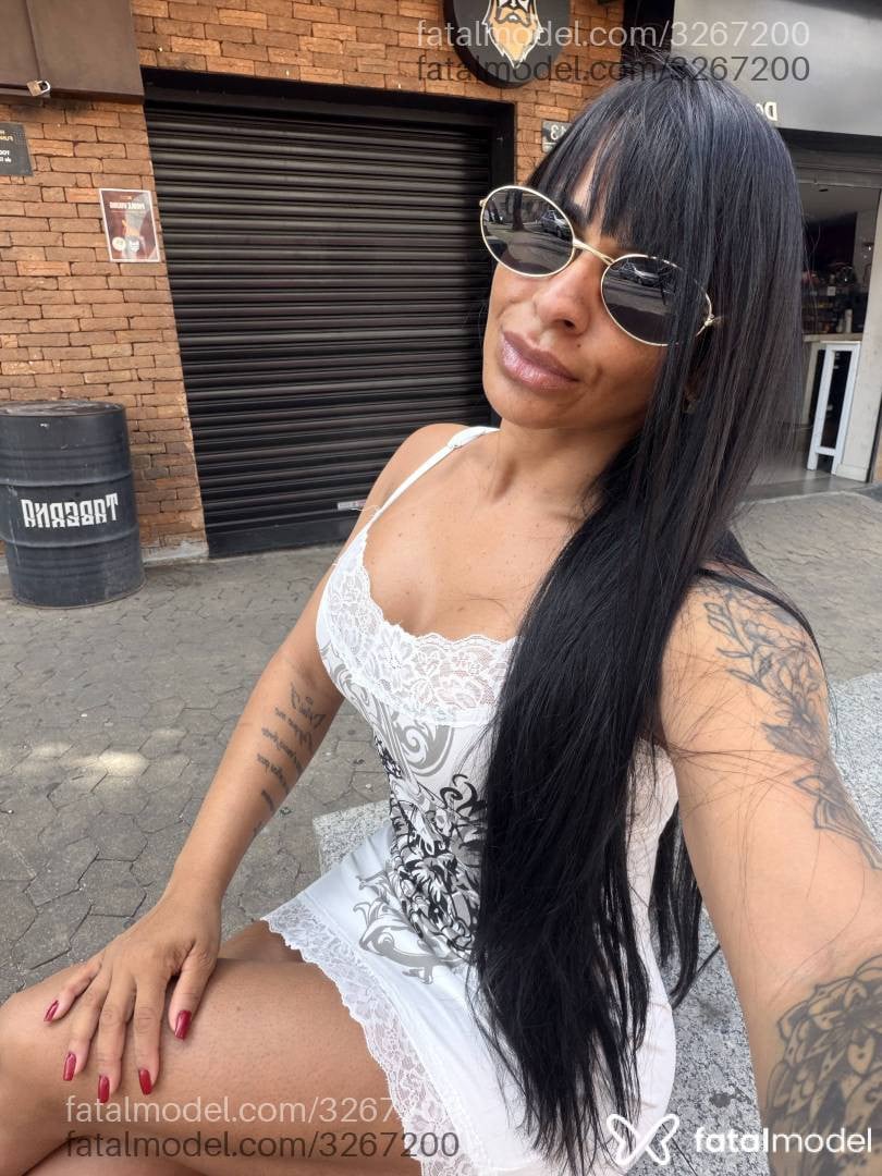 Acompanhante mulher morena (o) de olhos pretos - Karina