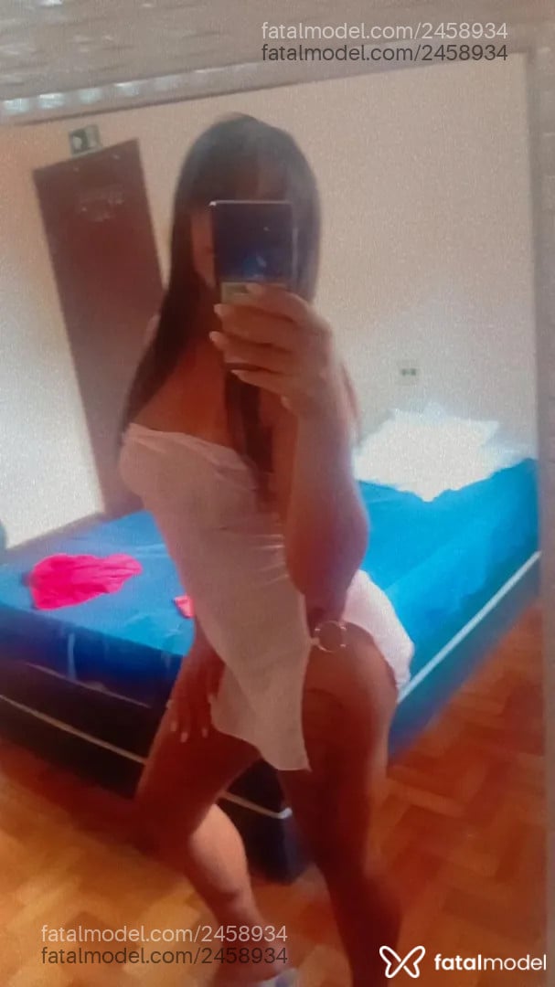 Acompanhante mulher morena (o) de olhos pretos - Bella