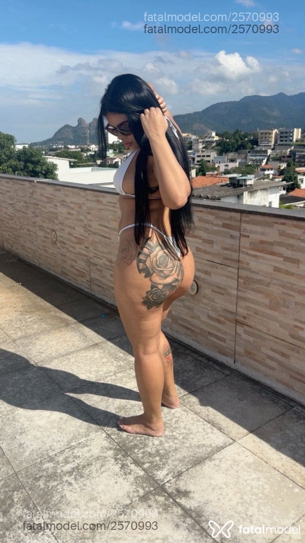 Acompanhante mulher com cabelo castanho de olhos castanhos - Pamela Andrade