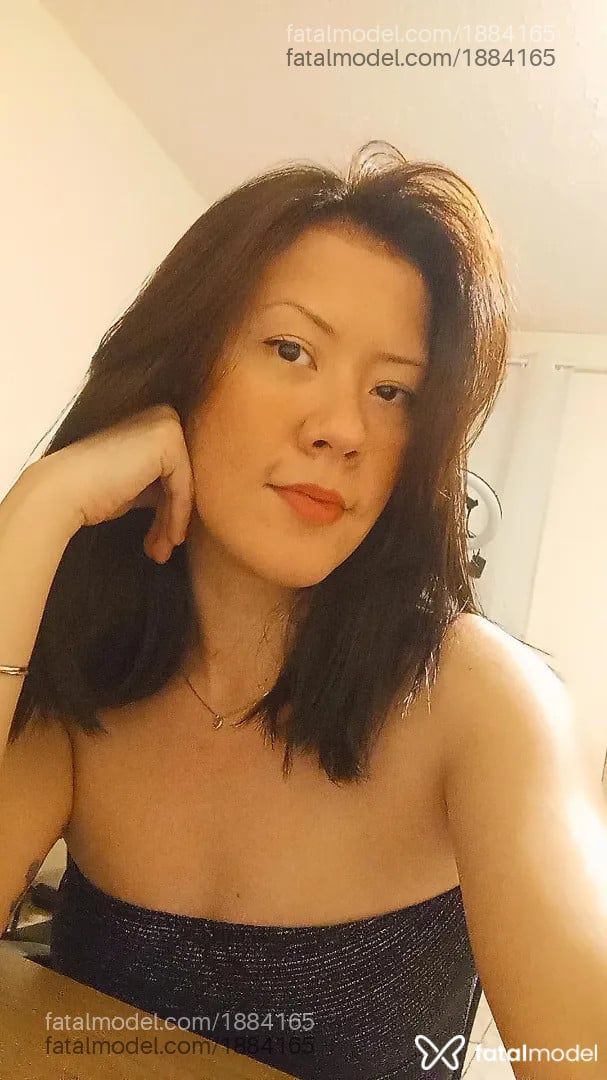Acompanhante mulher com cabelo castanho de olhos castanhos - Luíza Graciela