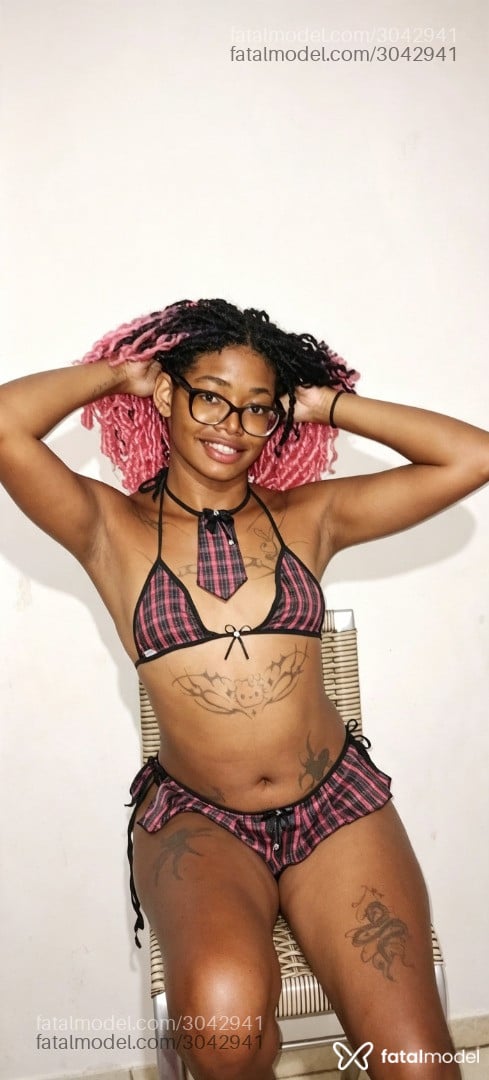 Acompanhante mulher trans morena (o) de olhos castanhos - Ladygaby