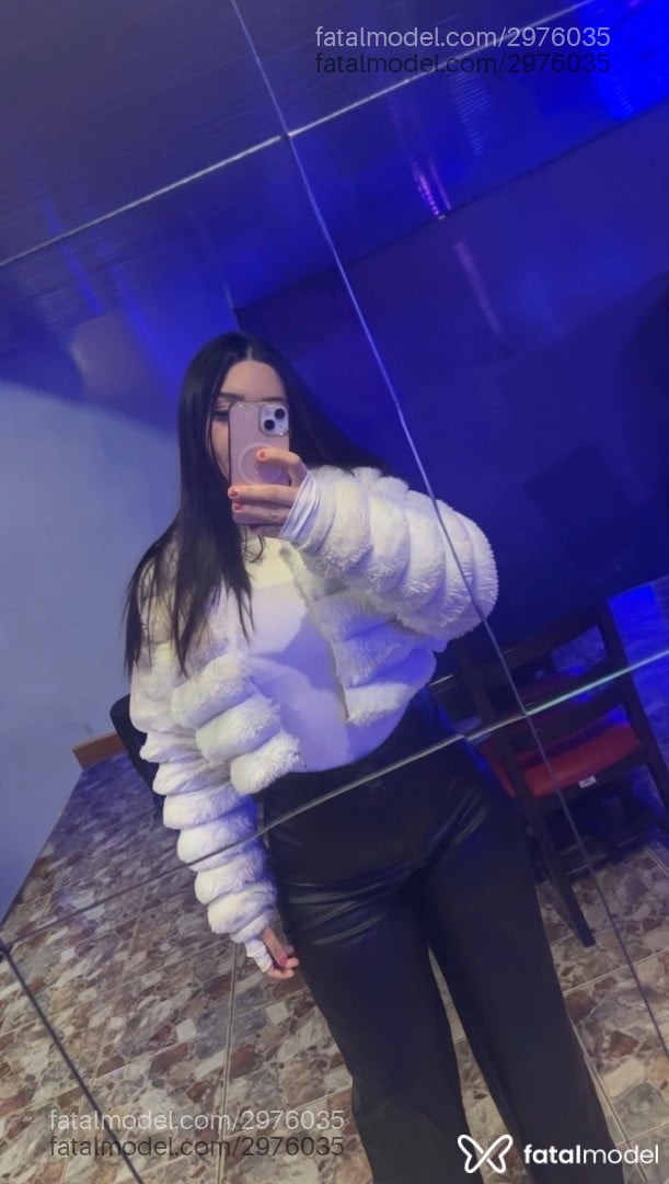 Acompanhante mulher com cabelo castanho de olhos castanhos - Mariana