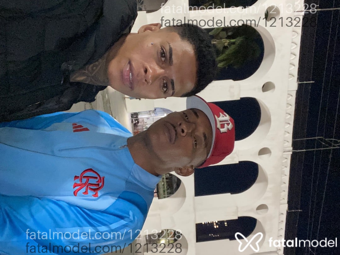 Acompanhante homem loira (o) de olhos castanhos - Casalzão