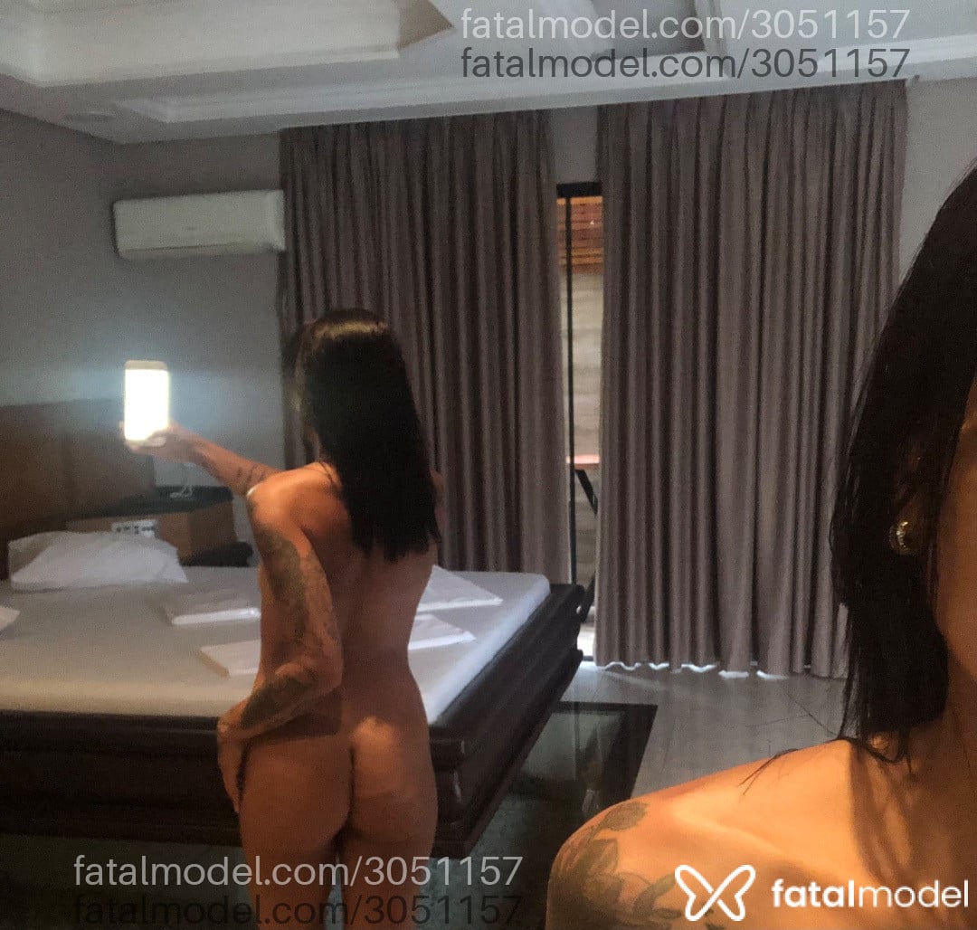 Acompanhante mulher morena (o) de olhos castanhos - Tina