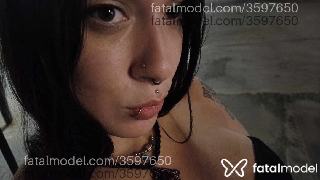 Acompanhante mulher com cabelo castanho de olhos castanhos - Scarllet Bellini