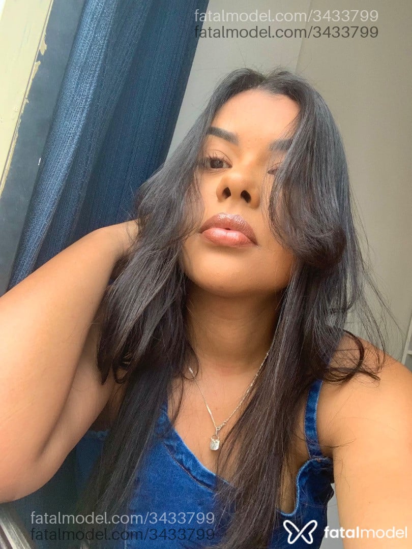 Acompanhante mulher morena (o) de olhos pretos - Black An