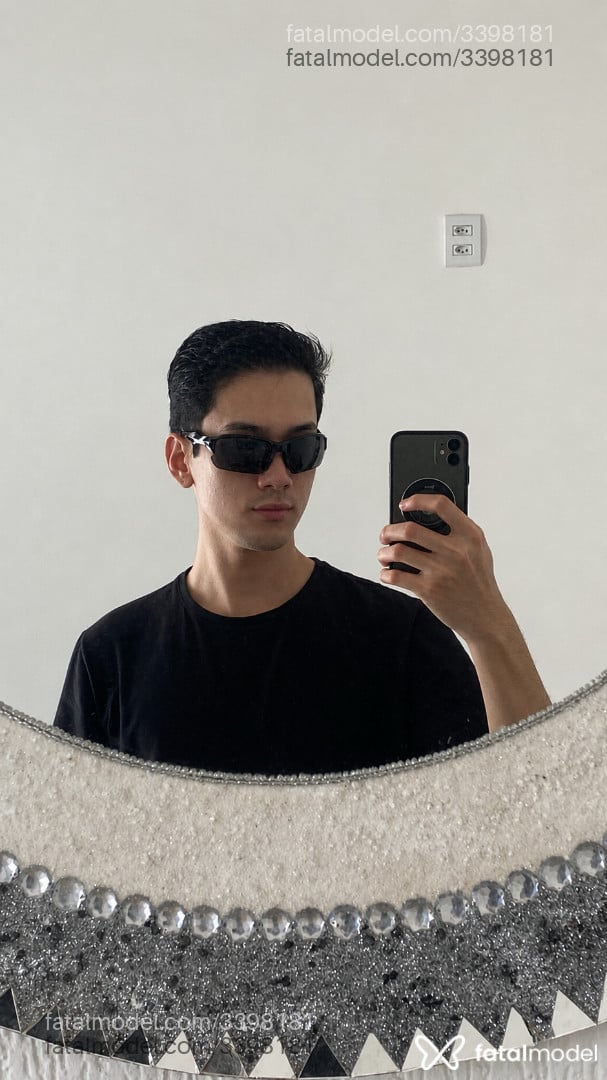 Acompanhante homem morena (o) de olhos pretos - Hig