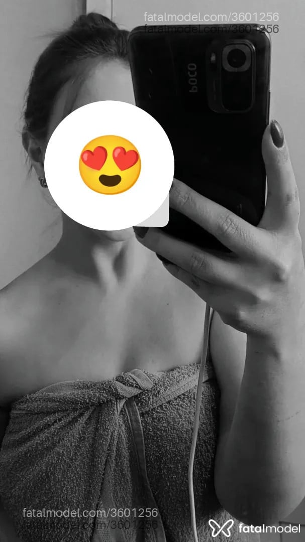 Acompanhante mulher com cabelo castanho de olhos castanhos - Ísis Castro