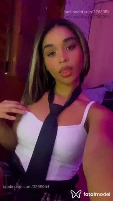 Acompanhante mulher morena (o) de olhos castanhos em Itapema - Miah