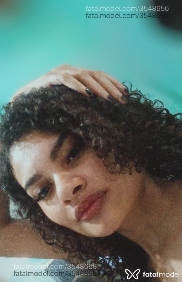 Acompanhante mulher com cabelo castanho de olhos castanhos - Morena