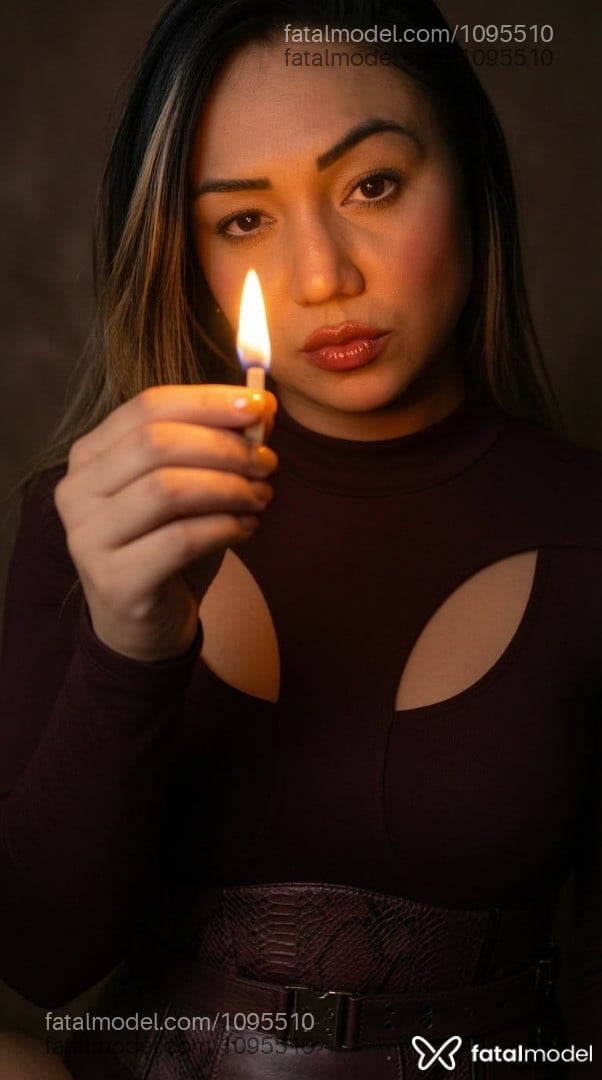 Acompanhante mulher loira (o) de olhos castanhos - Mirella