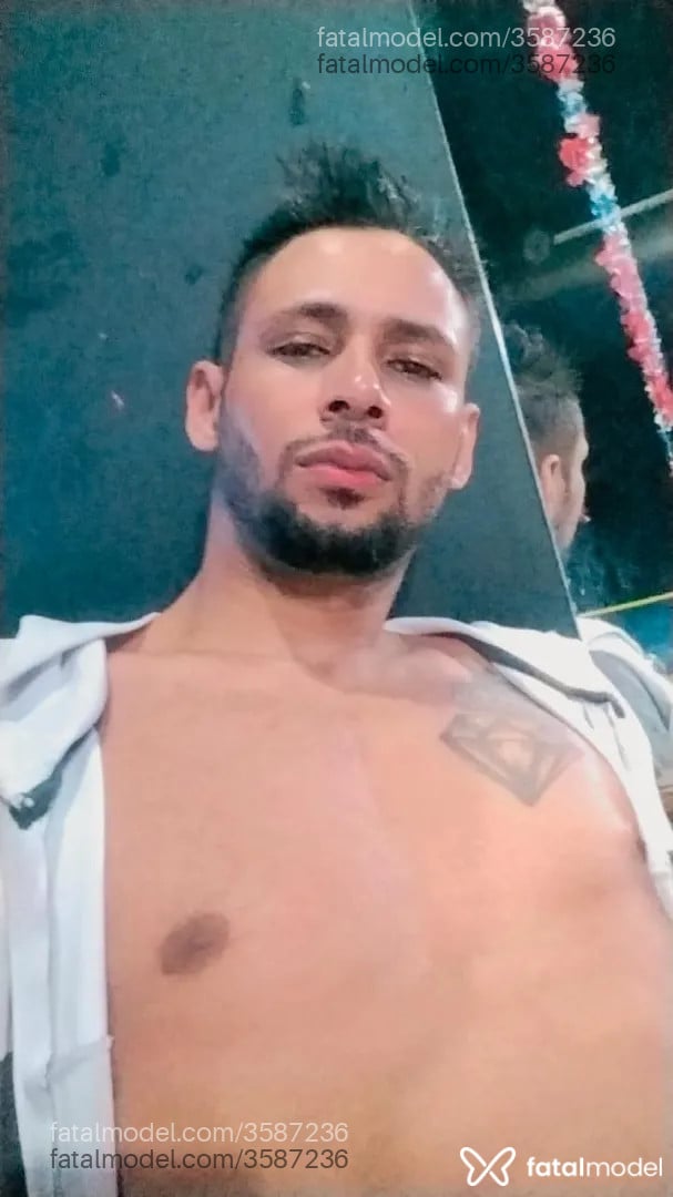Acompanhante homem com cabelo castanho de olhos castanhos - Dominus