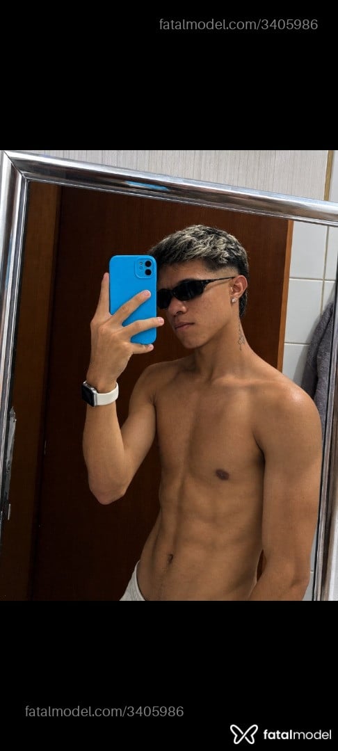 Acompanhante homem com cabelo castanho de olhos castanhos - Fernandes