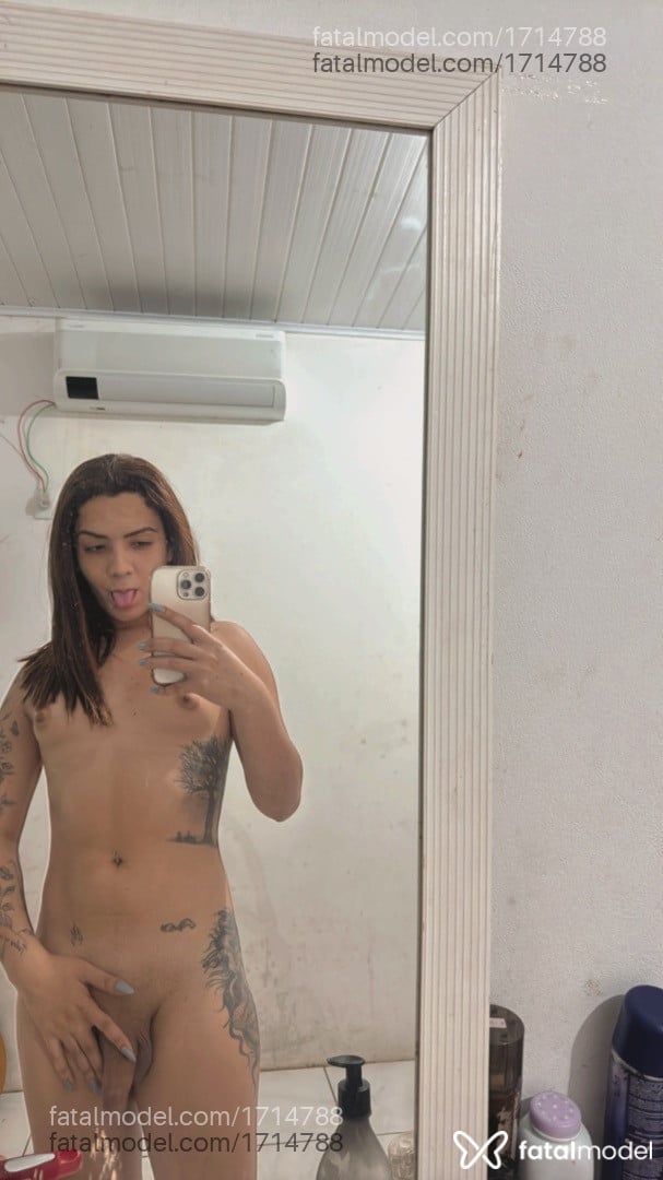 Acompanhante mulher trans morena (o) de olhos castanhos - Morenatrans