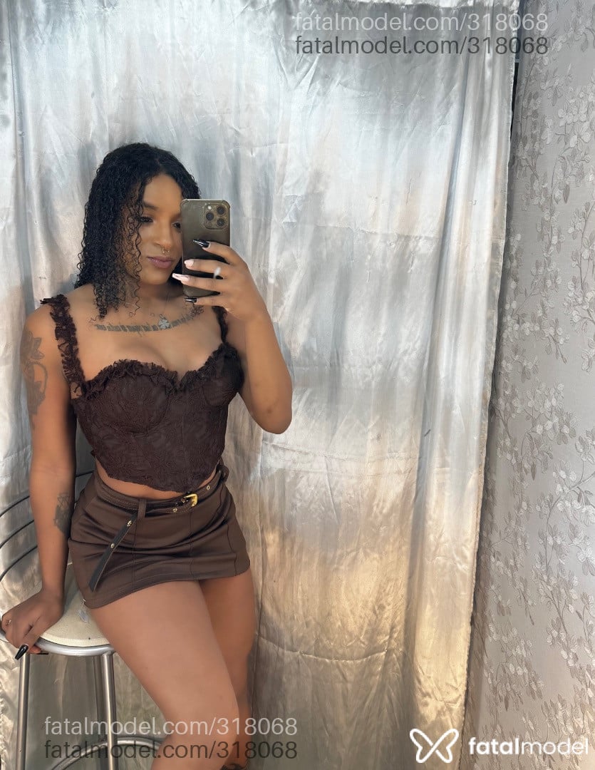 Acompanhante mulher trans morena (o) de olhos castanhos - Nicole