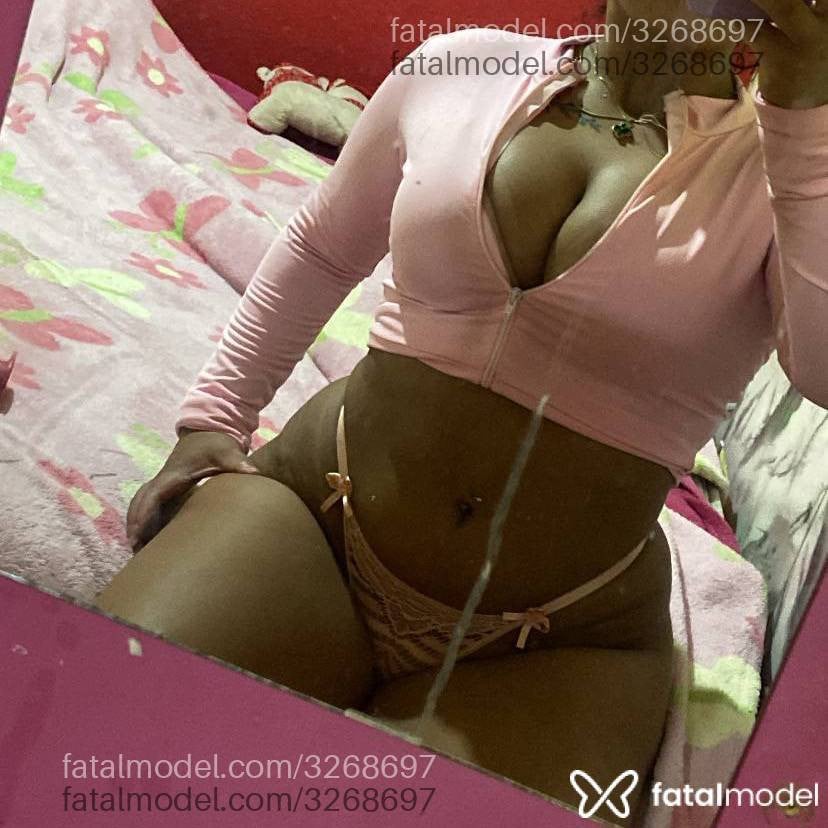 Acompanhante mulher morena (o) de olhos verdes - Milaa