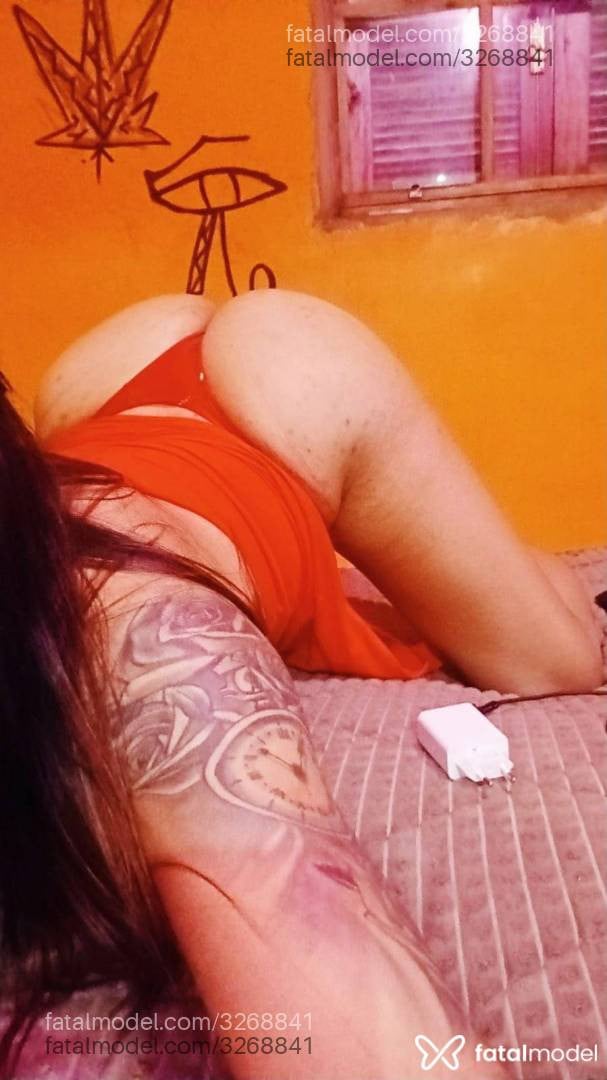 Acompanhante mulher trans com cabelo castanho de olhos castanhos - Rebeca