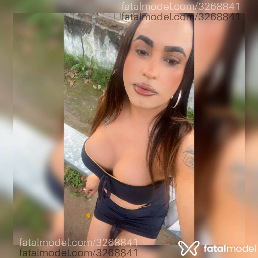Acompanhante mulher trans com cabelo castanho de olhos castanhos - Rebeca