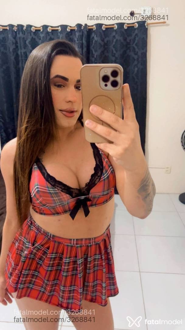 Acompanhante mulher trans com cabelo castanho de olhos castanhos - Rebeca