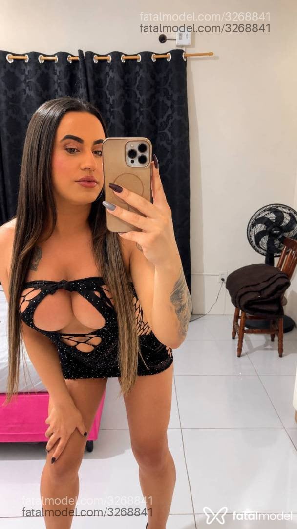 Acompanhante mulher trans com cabelo castanho de olhos castanhos - Rebeca