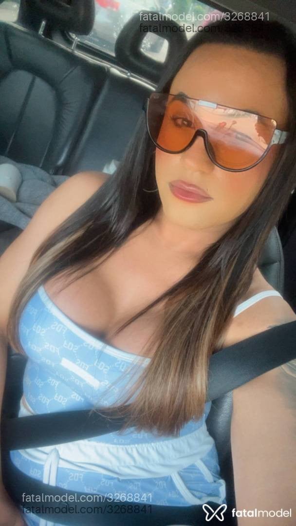 Acompanhante mulher trans com cabelo castanho de olhos castanhos - Rebeca
