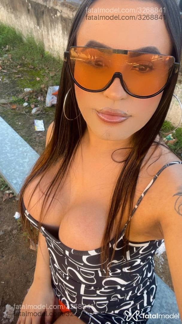 Acompanhante mulher trans com cabelo castanho de olhos castanhos - Rebeca