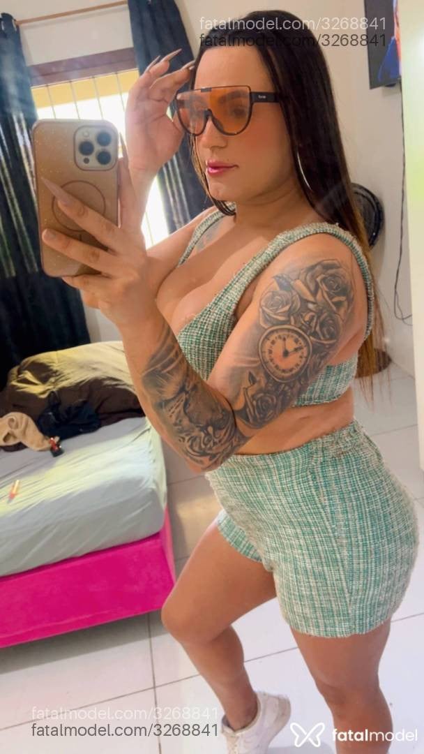 Acompanhante mulher trans com cabelo castanho de olhos castanhos - Rebeca
